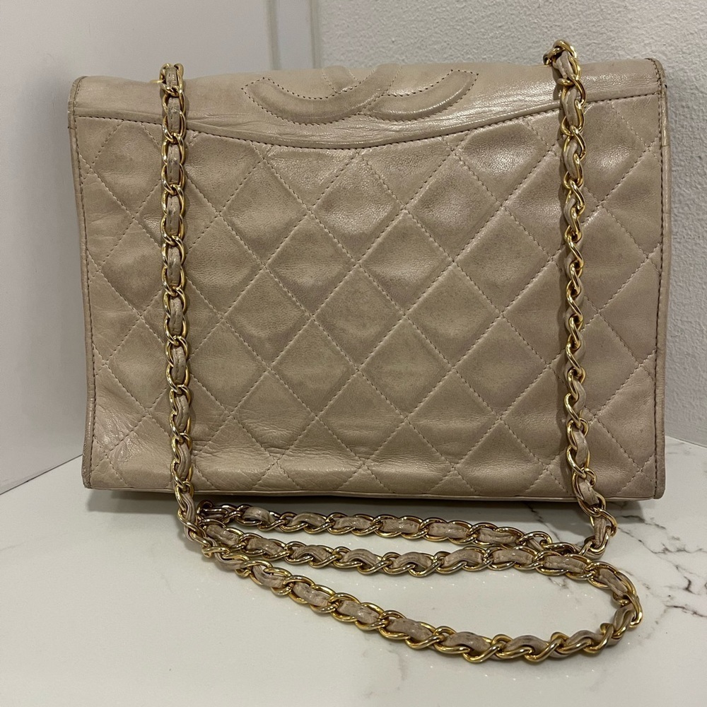 Chanel Lambskin Cream Shoulder Bag - Picture 2 of 15